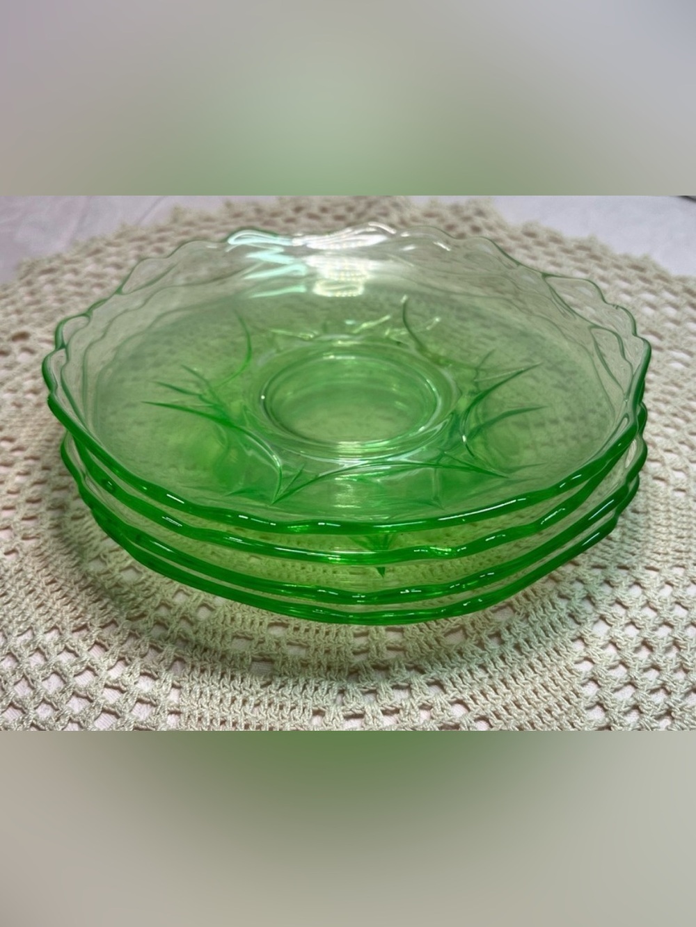 4 Vintage Cambridge Uranium Glass Plates – Glow Green under UV